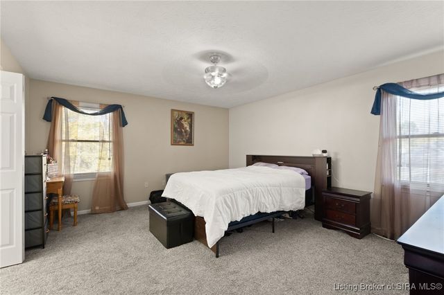 9404 Hunters Ridge Drive, Georgetown, IN 47122