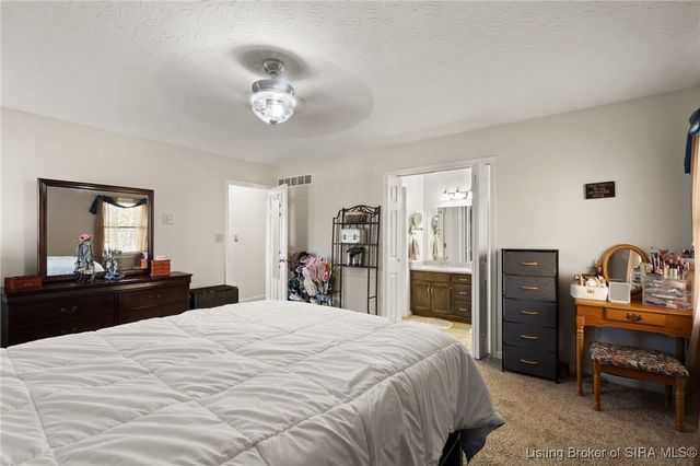 9404 Hunters Ridge Drive, Georgetown, IN 47122