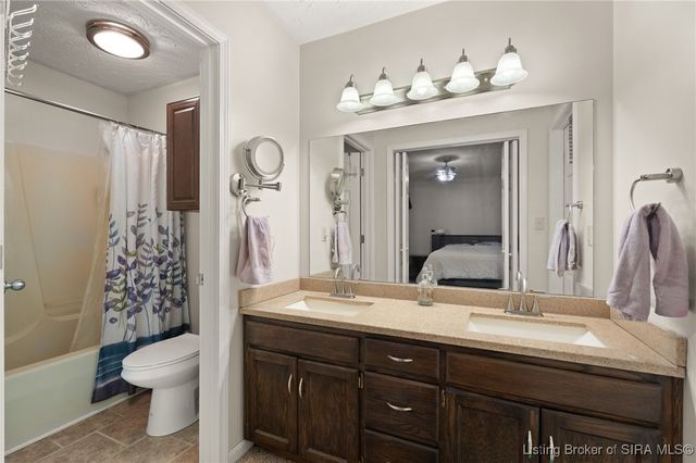 9404 Hunters Ridge Drive, Georgetown, IN 47122