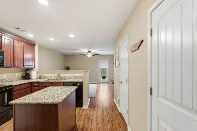 1421 Riverbrook Dr, Hermitage, TN 37076