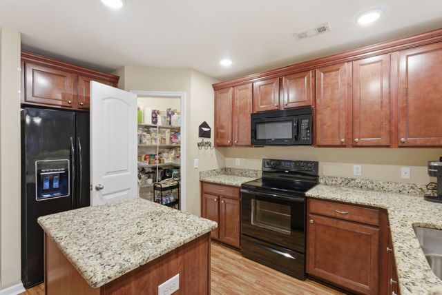 1421 Riverbrook Dr, Hermitage, TN 37076