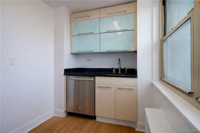 400 Cozine Avenue 9F, Brooklyn, NY 11207