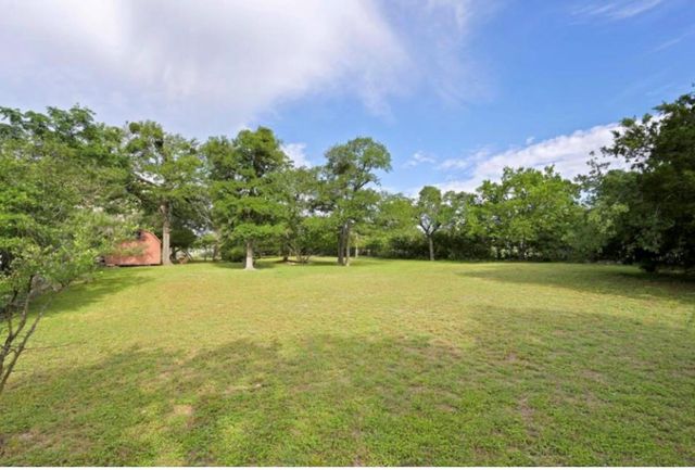 300 W Sequoia SPUR, Georgetown, TX 78628