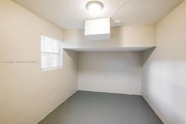 7820 SW 9th St, North Lauderdale, FL 33068