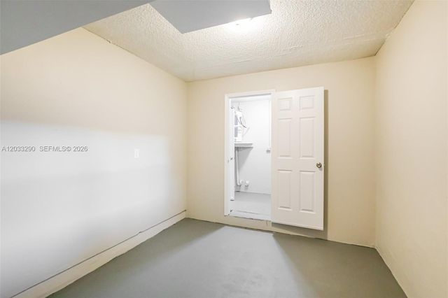 7820 SW 9th St, North Lauderdale, FL 33068