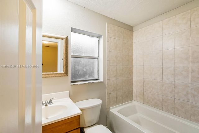 7820 SW 9th St, North Lauderdale, FL 33068