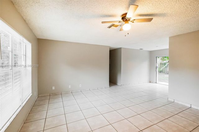 7820 SW 9th St, North Lauderdale, FL 33068