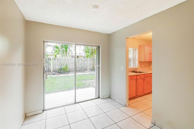 7820 SW 9th St, North Lauderdale, FL 33068