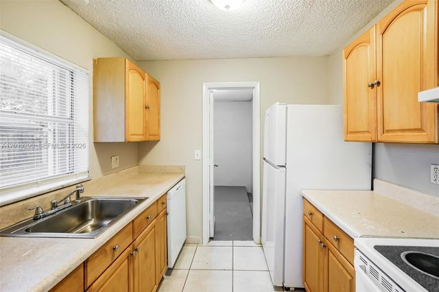 7820 SW 9th St, North Lauderdale, FL 33068