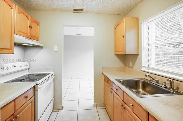 7820 SW 9th St, North Lauderdale, FL 33068