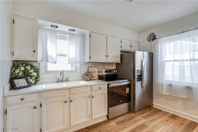 1219 Curtis Avenue, Cuyahoga Falls, OH 44221