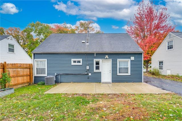 1219 Curtis Avenue, Cuyahoga Falls, OH 44221