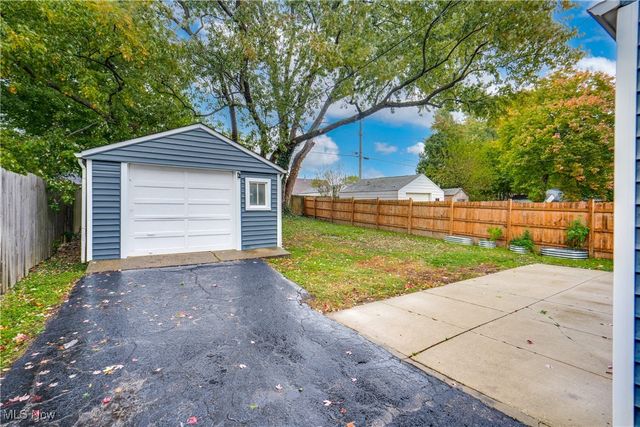 1219 Curtis Avenue, Cuyahoga Falls, OH 44221