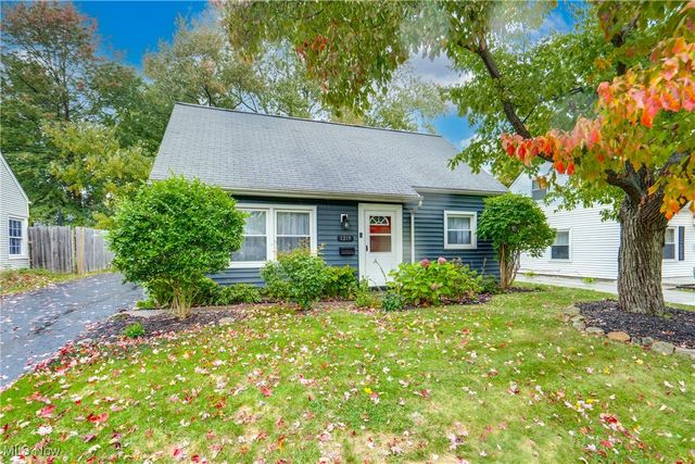 1219 Curtis Avenue, Cuyahoga Falls, OH 44221