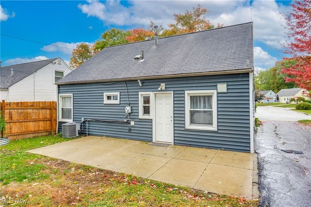 1219 Curtis Avenue, Cuyahoga Falls, OH 44221