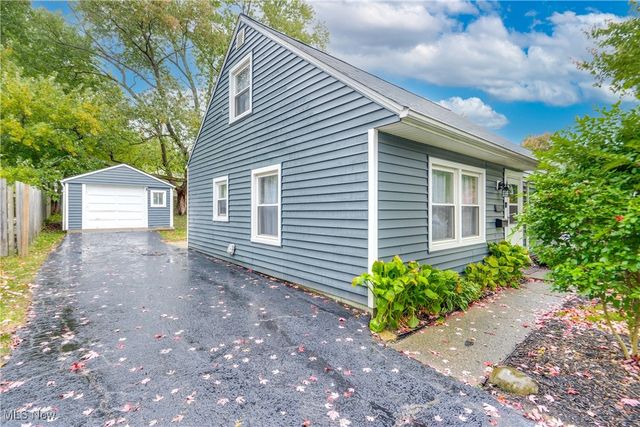 1219 Curtis Avenue, Cuyahoga Falls, OH 44221