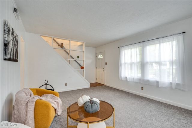 1219 Curtis Avenue, Cuyahoga Falls, OH 44221