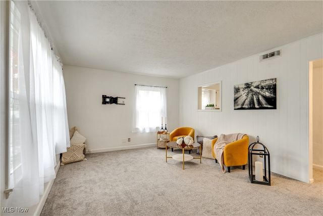 1219 Curtis Avenue, Cuyahoga Falls, OH 44221