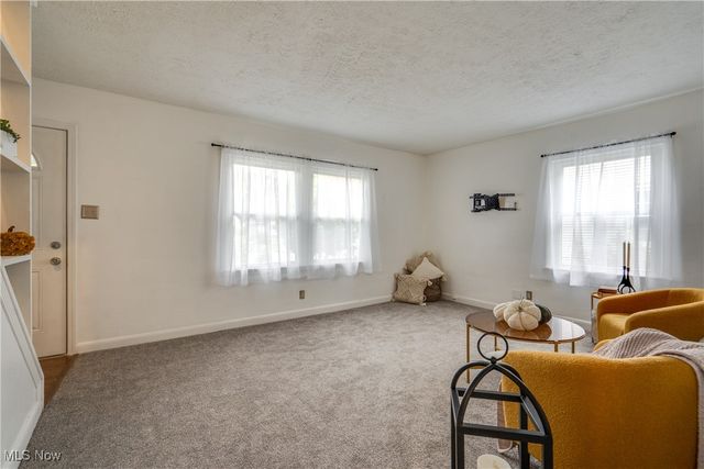 1219 Curtis Avenue, Cuyahoga Falls, OH 44221