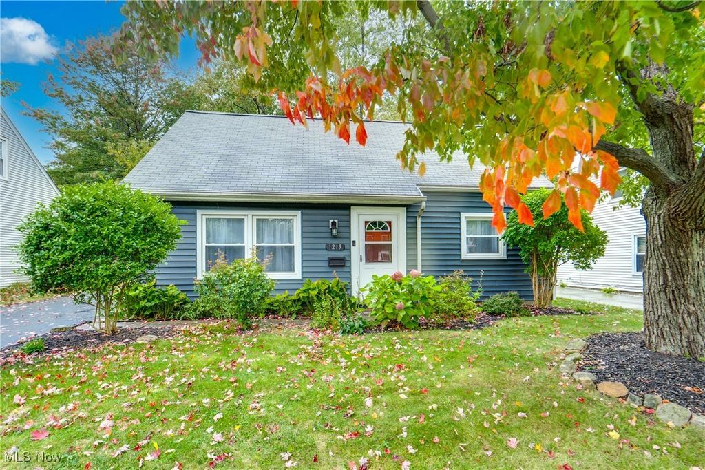 1219 Curtis Avenue, Cuyahoga Falls, OH 44221