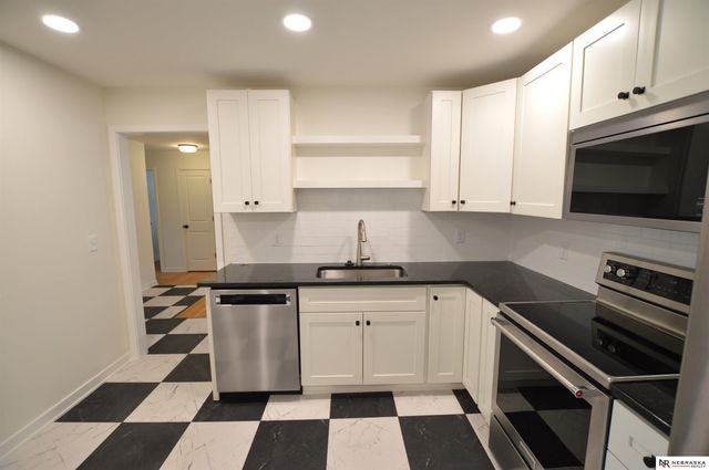 5815 J Street, Lincoln, NE 68510