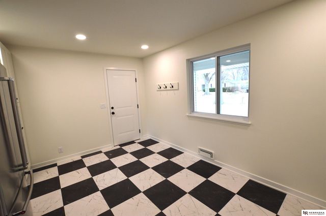 5815 J Street, Lincoln, NE 68510