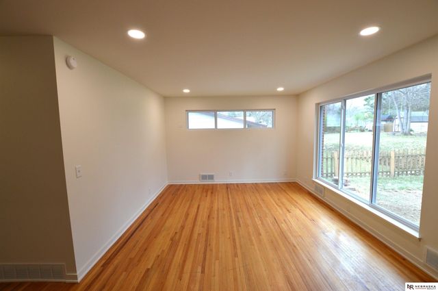 5815 J Street, Lincoln, NE 68510