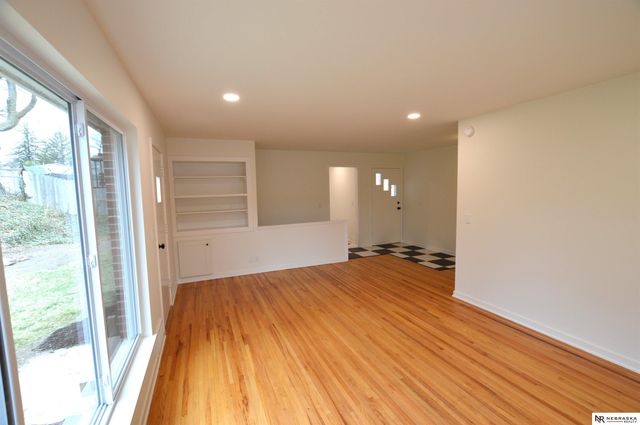 5815 J Street, Lincoln, NE 68510