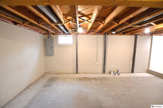 5815 J Street, Lincoln, NE 68510
