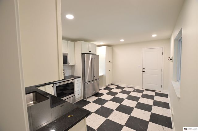 5815 J Street, Lincoln, NE 68510