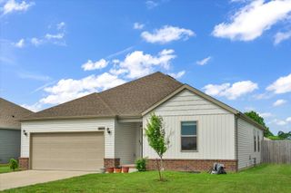 1401 South Lorraine Avenue, Republic, MO 65738