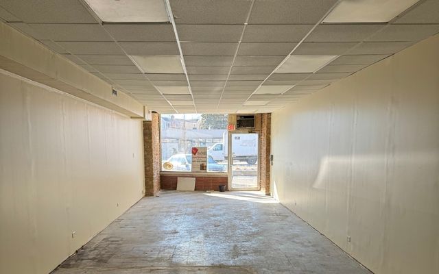 8137 N Milwaukee Avenue, Niles, IL 60714