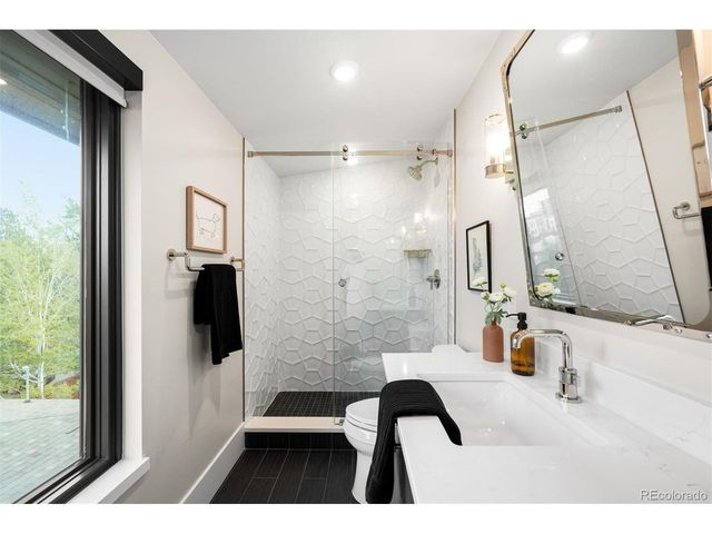 750 Bellaire St, Denver, CO 80220