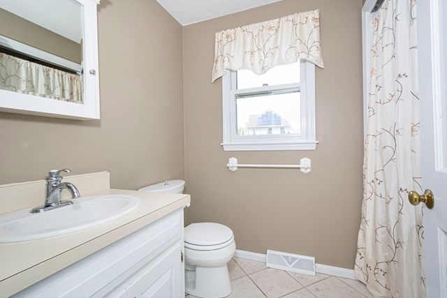 130 Pleasant St, Northborough, MA 01532
