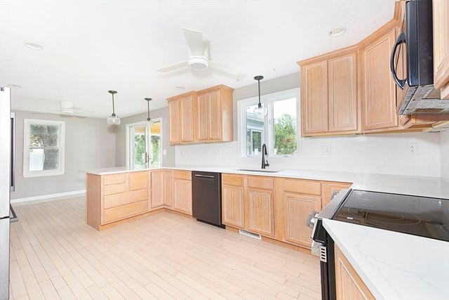 130 Pleasant St, Northborough, MA 01532