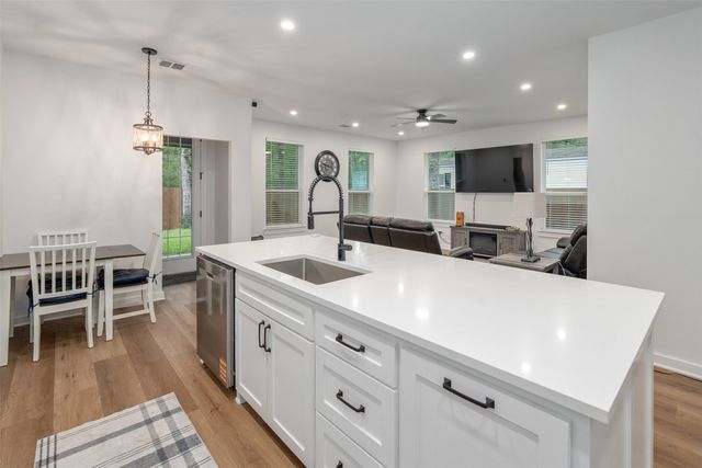 141 Wedgewood Drive, Mabank, TX 75156