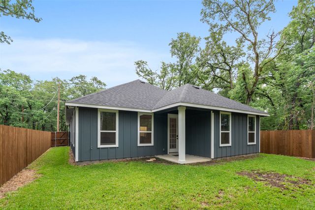 141 Wedgewood Drive, Mabank, TX 75156