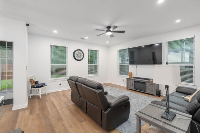 141 Wedgewood Drive, Mabank, TX 75156