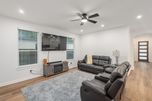 141 Wedgewood Drive, Mabank, TX 75156