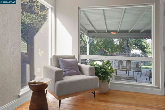 202 Christie Dr, Martinez, CA 94553