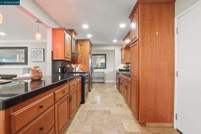 202 Christie Dr, Martinez, CA 94553