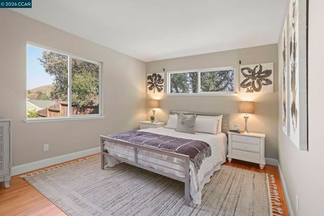 202 Christie Dr, Martinez, CA 94553