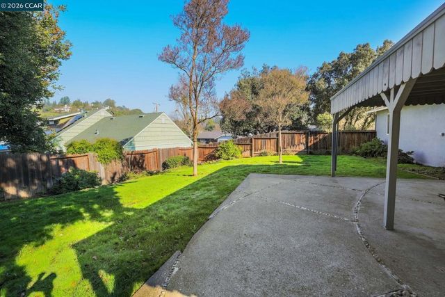202 Christie Dr, Martinez, CA 94553