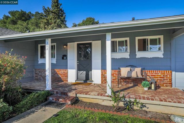 202 Christie Dr, Martinez, CA 94553
