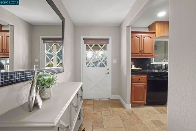 202 Christie Dr, Martinez, CA 94553