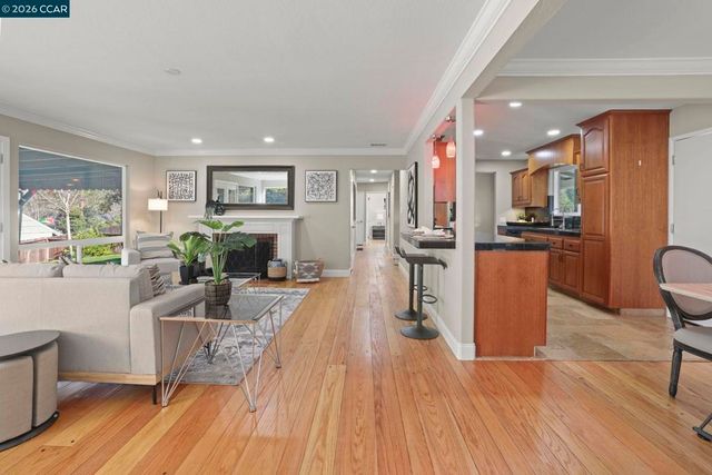 202 Christie Dr, Martinez, CA 94553