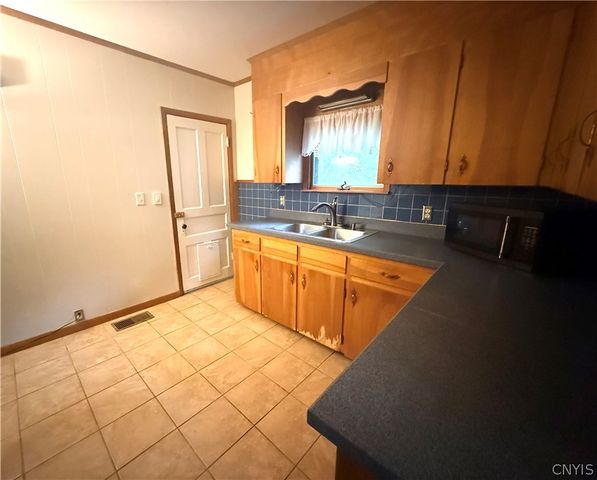 23 State Street, Vernon, NY 13421