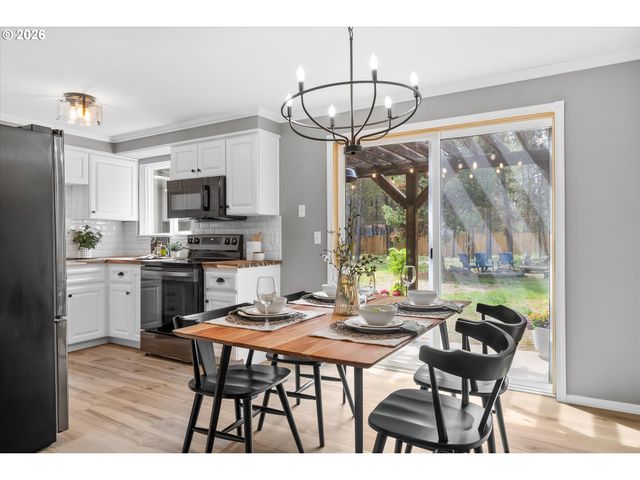 16465 WHITE BUCK Ave, La Pine, OR 97739