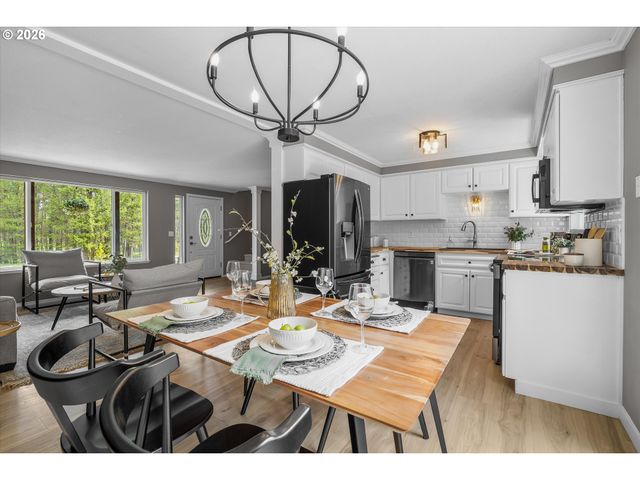 16465 WHITE BUCK Ave, La Pine, OR 97739