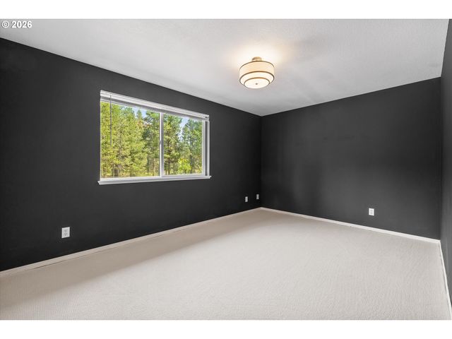 16465 WHITE BUCK Ave, La Pine, OR 97739